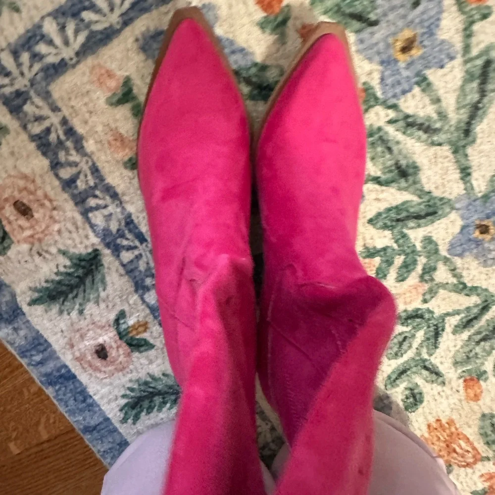 Never worn - Vici Fuchsia Pink Suede Heeled Cowboy Boots - Picture 4 of 6